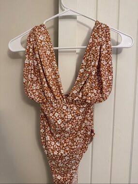 Lulu's Orange and White Floral wrap top